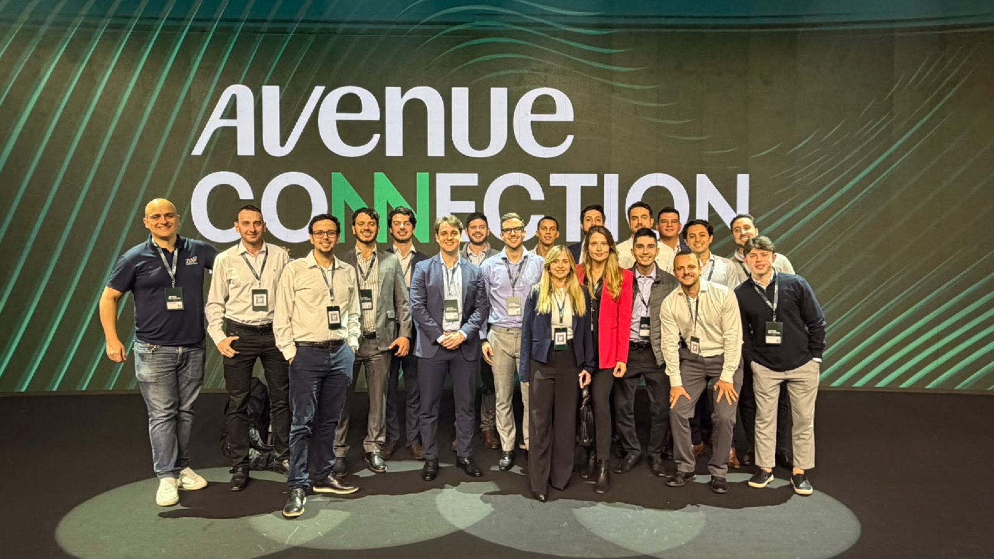 Time da Zanella Wealth no palco do Avenue Connection, ao receber o prêmio de Consultoria Revelação de 2026